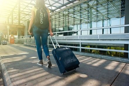 Consumidores europeos se movilizan contra tasas por equipaje de mano en aerolíneas low cost