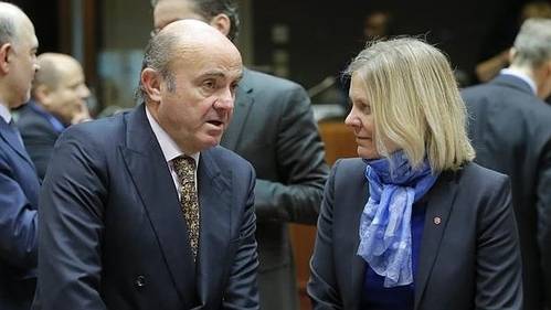 Tal y cómo están nuestras finanzas hay que hablar 'hasta con el diablo'