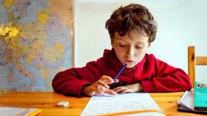 La oposición pide regular los deberes en primaria
