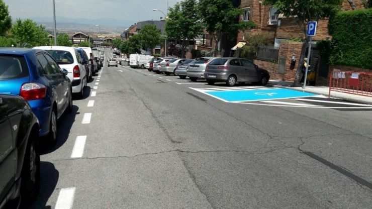 La Policía de Majadahonda inicia una campaña de apoyo a personas con discapacidad que tengan tarjeta de estacionamiento