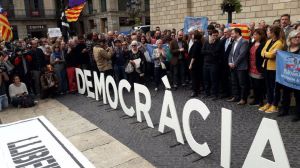 Colau reconoce a Puigdemont como presidente de la Generalitat