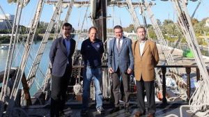 Espadas y Gracia visitan las réplicas de la Nao Victoria, la Carabela Boa Esperança y el Galeón Andalucía