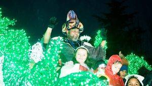 Miles de personas reciben a los Reyes Magos en la Gran Cabalgata de Pozuelo de Alarcón