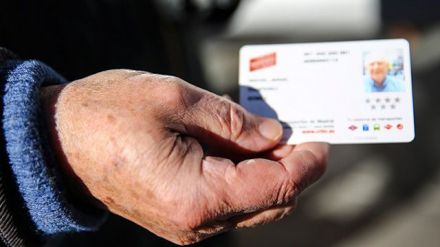 Las Rozas ayuda a los mayores en el pago del abono de transporte anual