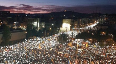 Puigdemont amarga a lectores y televidentes