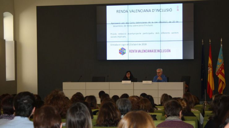Igualdad forma a más de 400 profesionales municipales para gestionar la renta valenciana de inclusión
