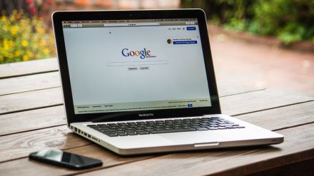 Los datos que regalamos a Facebook, a Google