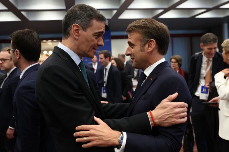 Francia se enfrenta a una cuestión de confianza que podría derribar al Gobierno de Macron