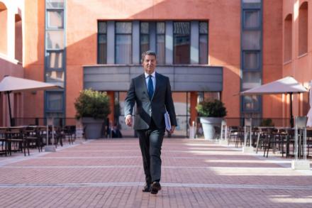 Feijóo vira su discurso hacia el de Vox y relaciona migración con delincuencia en el inicio del curso político