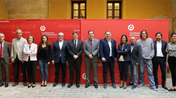 Ximo Puig pone en valor el cooperativismo valenciano moderno y consolidado con raíces en el territorio