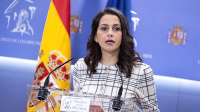 Arrimadas critica que Sánchez no tenga 'decencia' para reunirse con los constitucionalistas catalanes