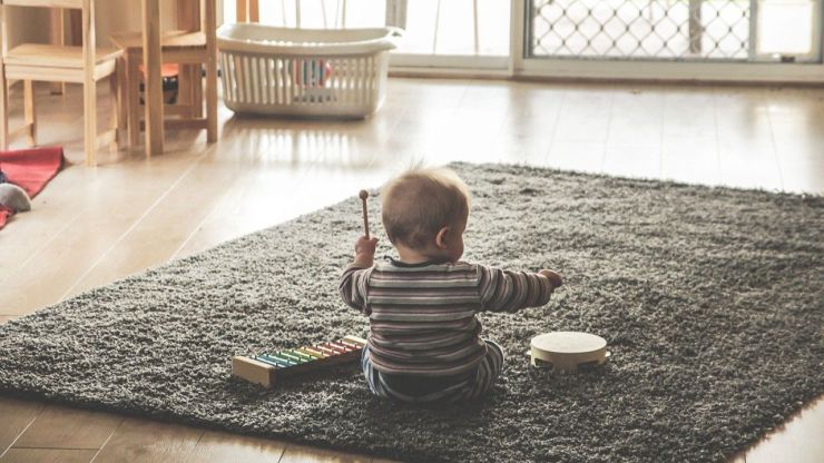 Los expertos recomiendan utilizar juguetes para que los niños manifiesten sus emociones durante la cuarentena