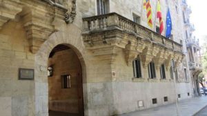 18 años y medio de prisión por abusar sexualmente de sus hijastras en Menorca