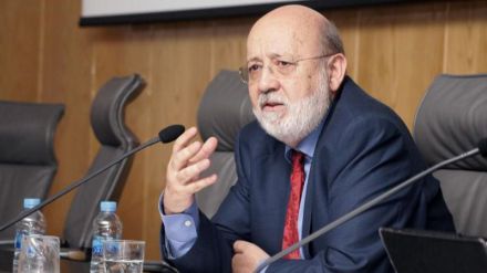 Tezanos defiende su gestión y anuncia un libro sobre el CIS con un capítulo 'muy divertido'