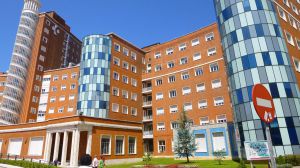 En la UCI un niño de 3 años tras caer desde una ventana de un tercer piso