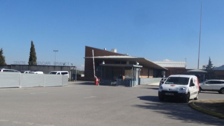 Sorprendidas bebiendo 'cubatas' en un centro penitenciario a base de gel hidroalcohólico