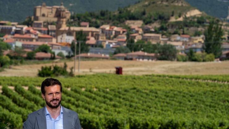 Casado exige a Sánchez aclarar los beneficiarios y la partida presupuestaria del IMV