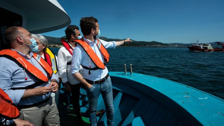 Casado pide en Galicia que 'nadie se quede sin decidir su futuro' porque votar es 'plenamente seguro'