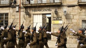 Guardia Civil: Piden a Sánchez que retire de los cuarteles el lema Todo por la patria'