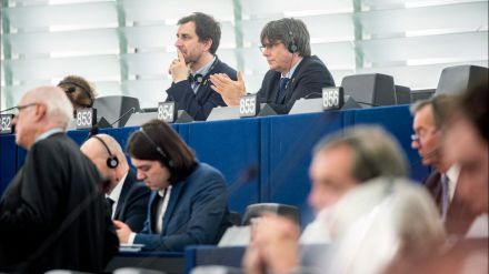 Puigdemont inicia la precampaña llamando 20 veces desleal a ERC