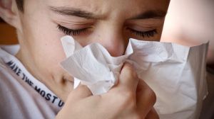 Covid-19: Toser en el codo podría no ser efectivo pero sí las mascarillas de tela