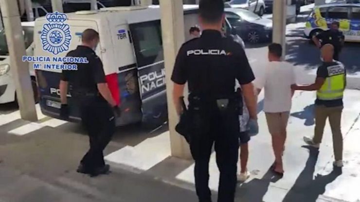 Cuatro jóvenes franceses agreden sexualmente a dos menores de edad en Sevilla