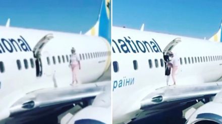 Una pasajera utiliza la salida de emergencia para dar un paseo sobre el ala del avión