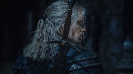 Henry Cavill nos pone los dientes largos al publicar nuevas imágenes como 'Geralt de Rivia'