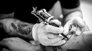 Un juez de Valladolid condena a 5 años de cárcel a un tatuador por abusar de tres clientas