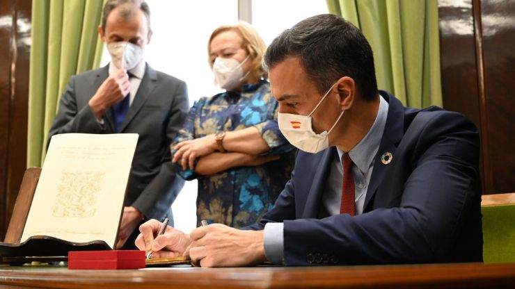 Sánchez alaba a la ciencia española tras avanzar la vacuna del Covid-19 para mayo