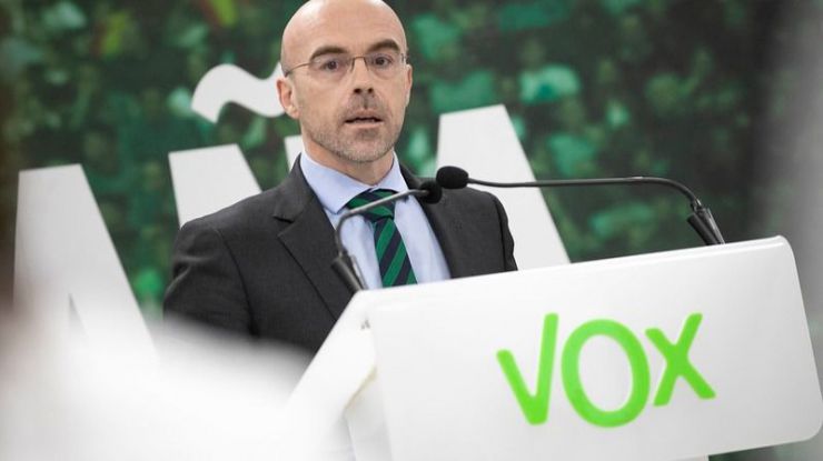 Buxadé al Gobierno: 'la educación está dejando de ser ese ascensor social que defendían'