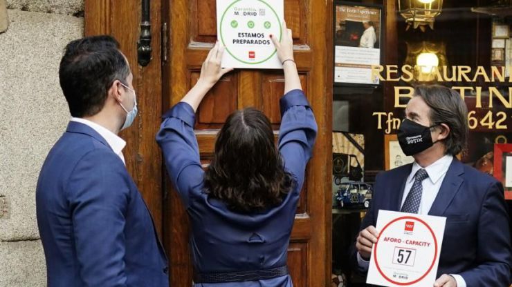Díaz Ayuso apuesta por Garantía Madrid para identificar a la hostelería con medidas antiCOVID-19