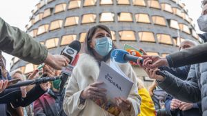 Olona: Del 'desfilando, Arnaldo' a su dura crítica al TC por 'abandonar al pueblo español'