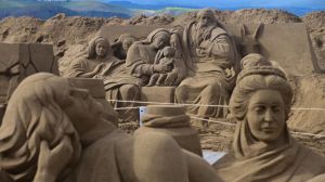 'The Times' pone el foco en el impresionante Belén de arena de las Canteras