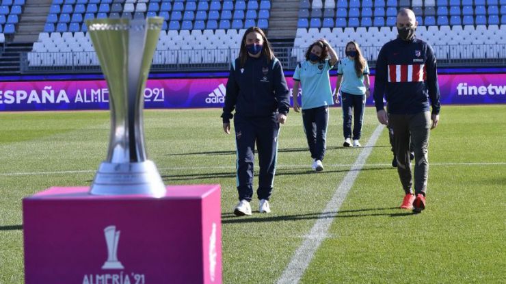 Los protagonistas, juntos antes de la final de la Supercopa Femenina