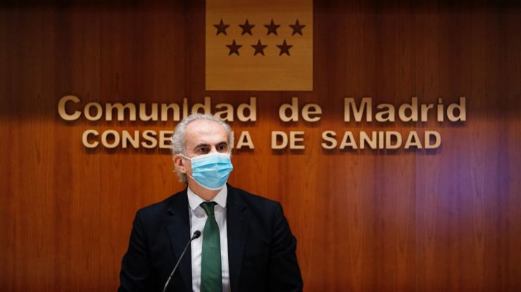 Madrid sucumbe al fin a las restricciones: Adelanta el toque de queda y prohíbe reuniones en domicilios