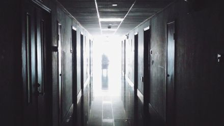 Una madre oculta que tiene coronavirus y fallece junto a su marido y sus hijos