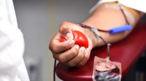 Un estudiante de Medicina reconoce que no sabe coger una vía y Twitter arde