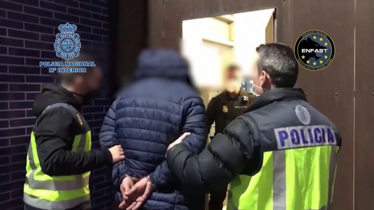 La Policía Nacional detiene en Barcelona a dos peligrosos fugitivos