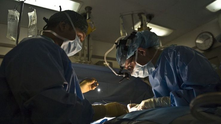 Muere tras someterse a un trasplante de pulmones con Covid-19
