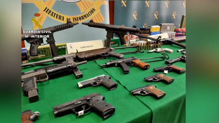 La Guardia Civil desarticula una trama de tráfico y venta ilegal de armas