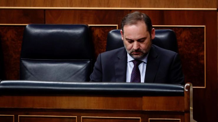 Montesinos exige a Ábalos que 'dé la cara' ante el 'sospechoso' viaje a Canarias