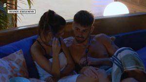 Isaac a Lucía en la piscina: 