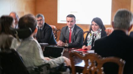 En el centro, Iván Redondo