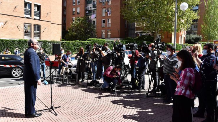 Gabilondo tacha de 'error' que Ayuso se plantee comprar la vacuna rusa Sputnik