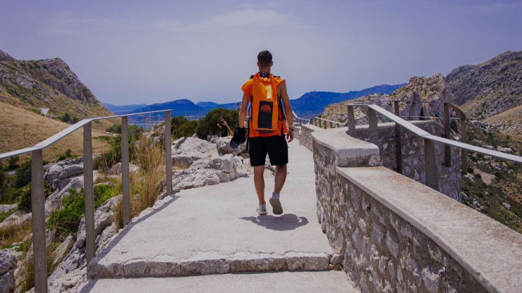 España recibe un 93,6% menos de turistas internacionales en febrero con respecto a 2020