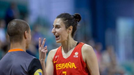 Euroliga Femenina: Alba Torrens ya luce su histórica sexta corona
