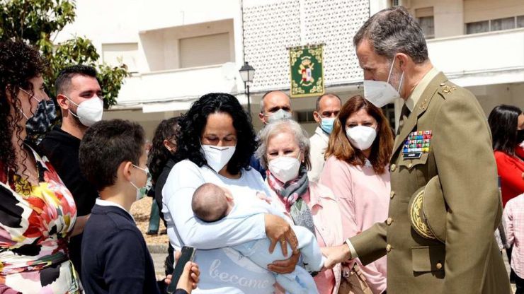 El Rey visita el puesto de la Guardia Civil de Valencia de Alcántara