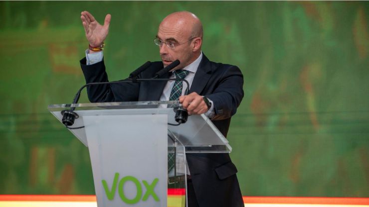 Buxadé: 'El Gobierno en medio de una invasión migratoria se ha sacado de la manga la agenda 2050'