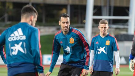 Sergio Busquets da negativo en el último PCR y viajará a Sevilla